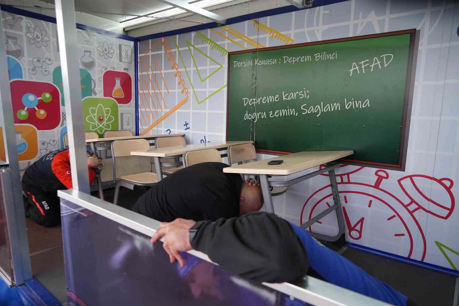 Deprem Simülasyon Tırı Samsun’da eğitimlere başladı
