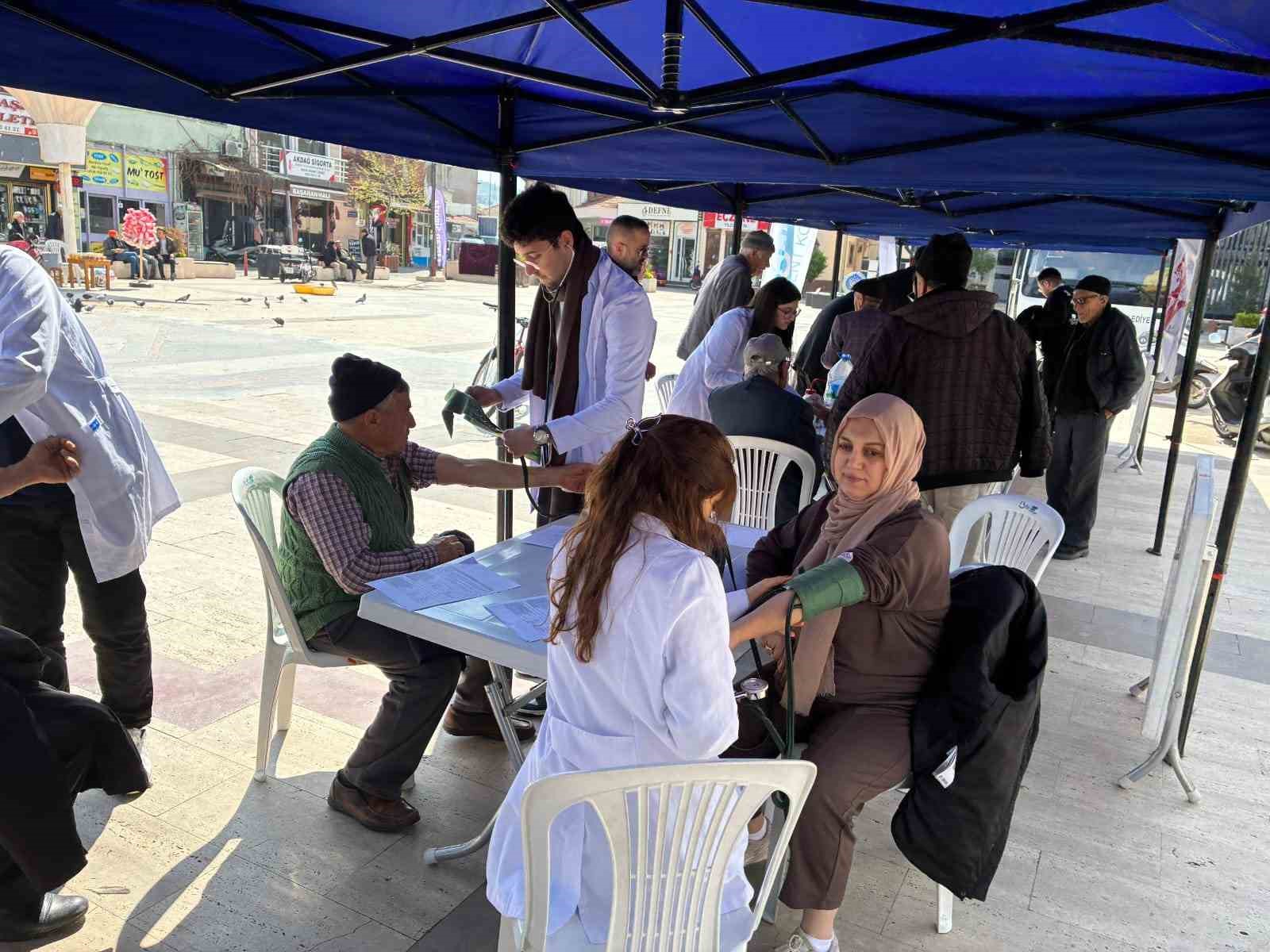 Deprem sonrası doktorlardan Sındırgı’ya özel ilgi
Deprem sonrası doktorlardan Sındırgı’ya özel ilgi