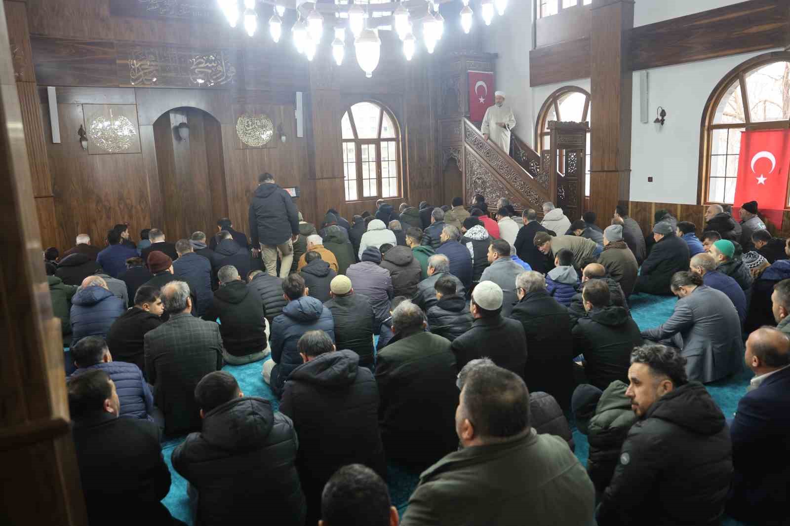 Deprem sonrası inşa edilen 118. cami olan ‘Gazze Şehitleri Camii’ ibadete açıldı
