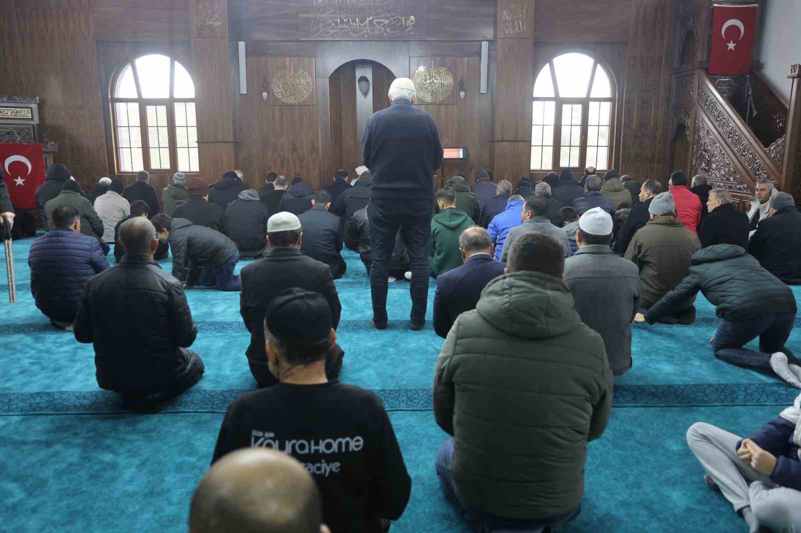 Deprem sonrası inşa edilen 118. cami olan ‘Gazze Şehitleri Camii’ ibadete açıldı
