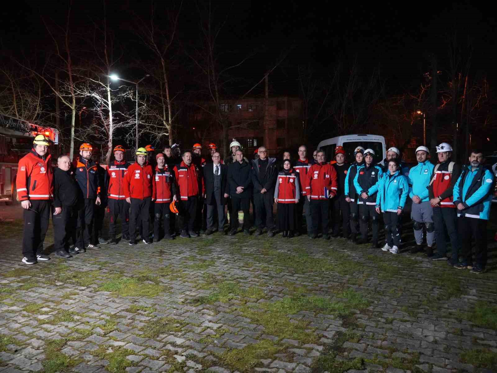 Deprem tatbikatı gerçeği aratmadı
