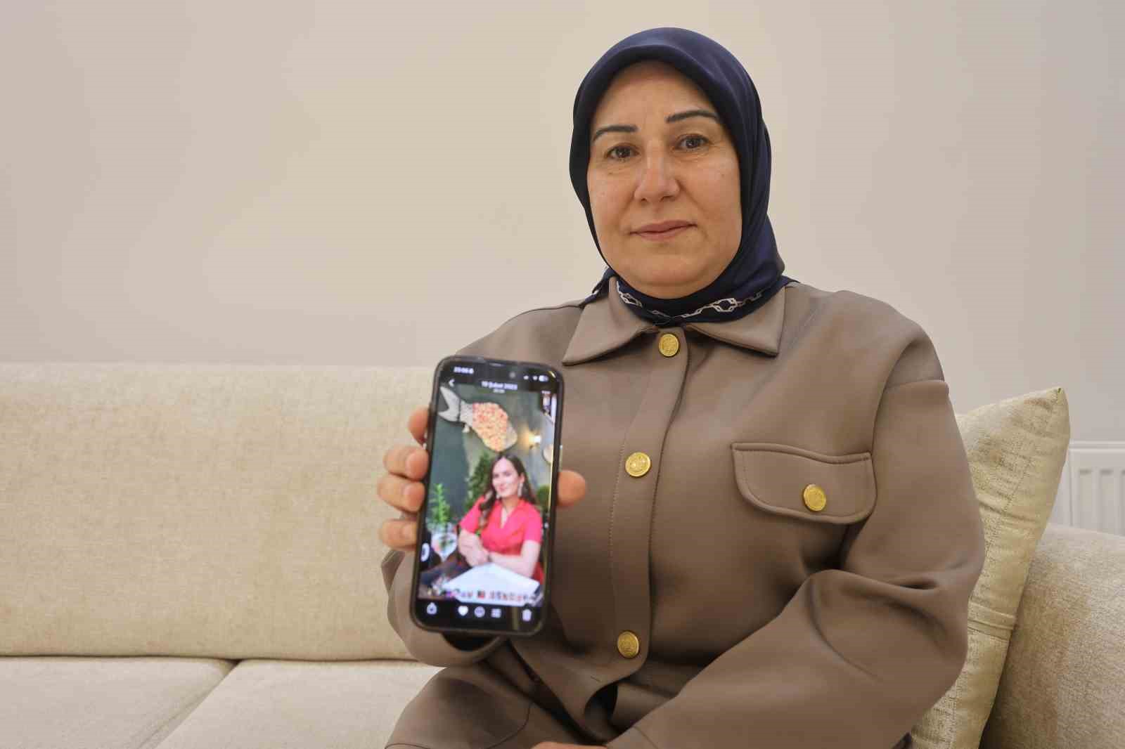 Depremde 2 kızı can veren acılı anne, evlatlarını kurtarabilmek için son ana kadar mücadele veren Mehmetçiğin emeklerini unutmuyor
