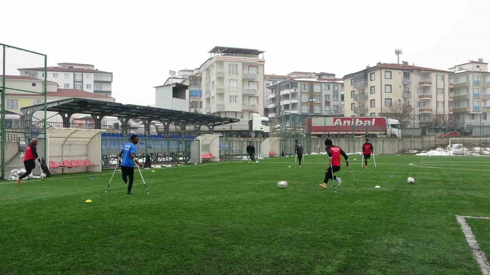 Depremde 4 futbolcusunu kaybeden Malatya ampute takımı pes etmiyor
