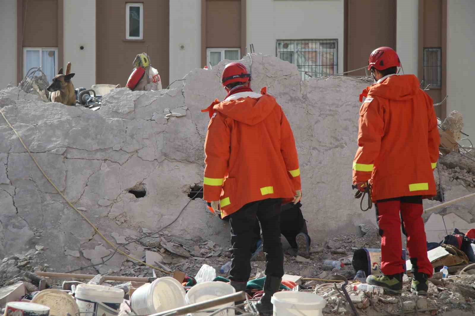 Depremde 56 kişinin öldüğü binayla ilgili 11 sanığa hapis cezası
