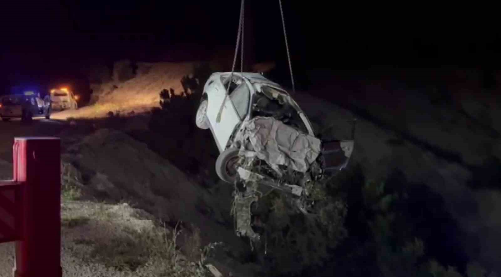 Depremde ağır hasar gören araçları ’change’ yapan çeteye operasyon: 22 tutuklama
Depremde ağır hasar gören araçları ’change’ yapan çeteye operasyon: 22 tutuklama