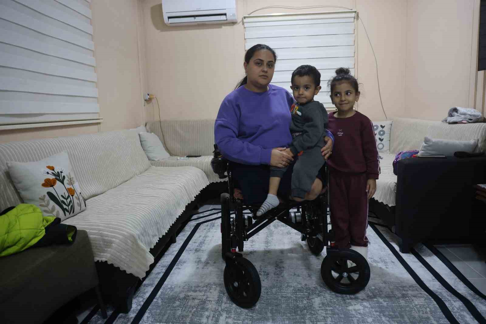 Depremde eşini, 2 çocuğunu ve bacaklarını kaybeden acılı anne, yaptığı alışverişin borcunu ödeyemeyince mahkemelik oldu
Depremde eşini, 2 çocuğunu ve bacaklarını kaybeden acılı anne, yaptığı alışverişin borcunu ödeyemeyince mahkemelik oldu