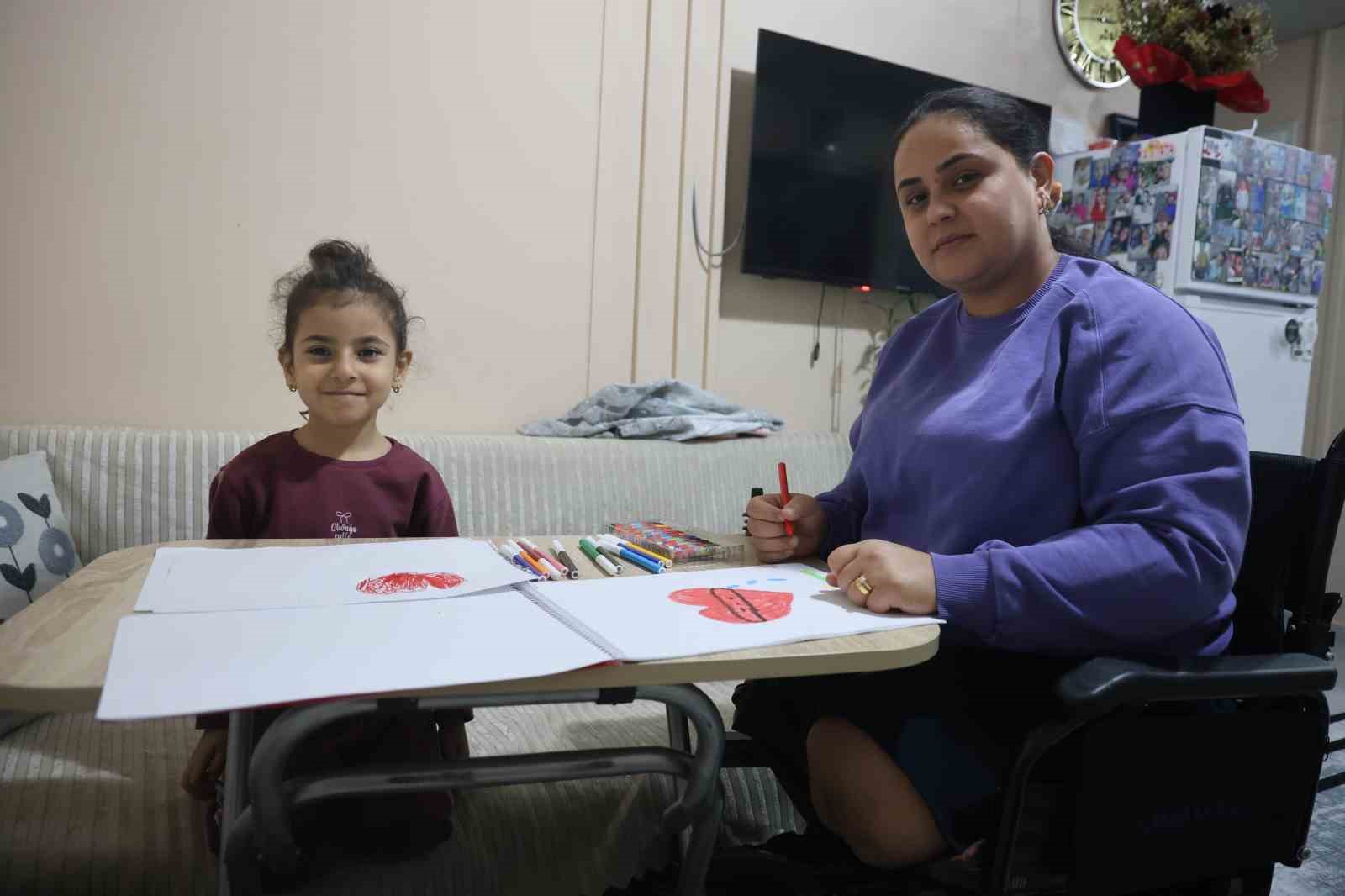 Depremde eşini, 2 çocuğunu ve bacaklarını kaybeden acılı anne, yaptığı alışverişin borcunu ödeyemeyince mahkemelik oldu
Depremde eşini, 2 çocuğunu ve bacaklarını kaybeden acılı anne, yaptığı alışverişin borcunu ödeyemeyince mahkemelik oldu