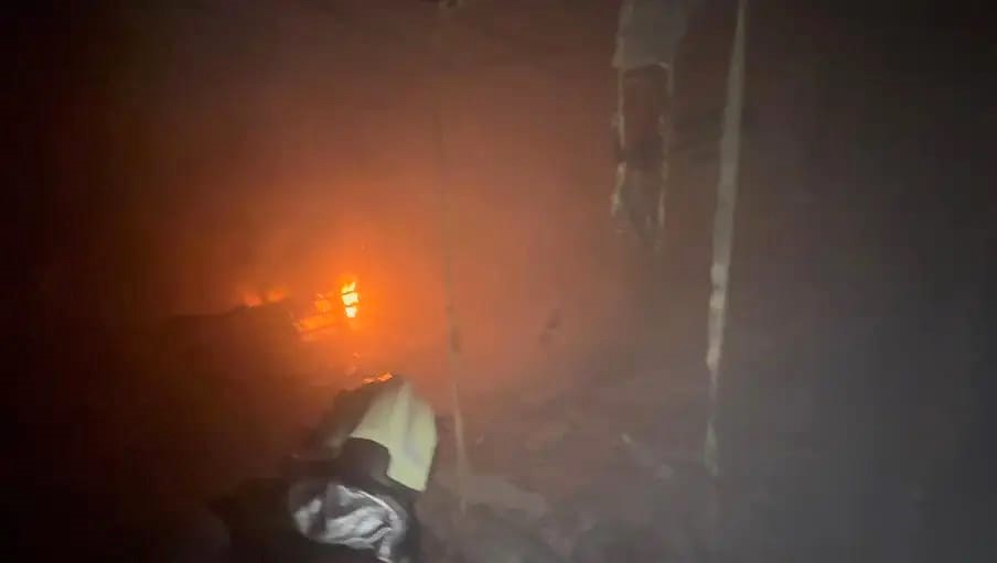 Depremde evi yıkılan aile yangınla ikinci kez yuvasız kaldı
