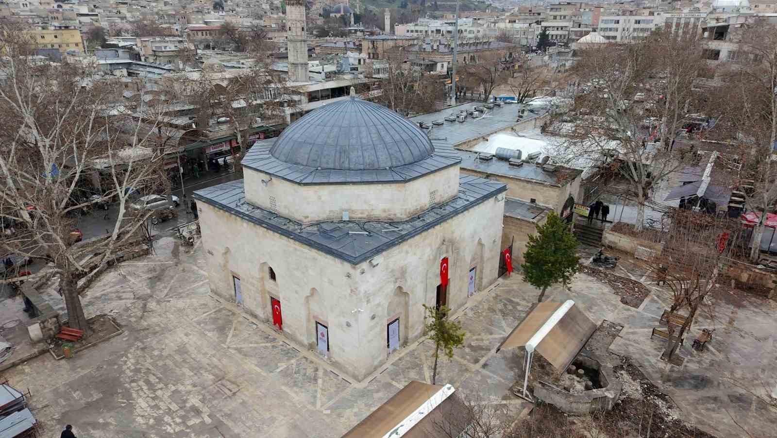 Depremde hasar alan Mevlevihane Cami yeniden ibadete açıldı
