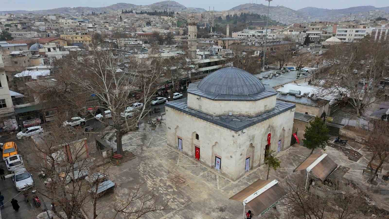 Depremde hasar alan Mevlevihane Cami yeniden ibadete açıldı
