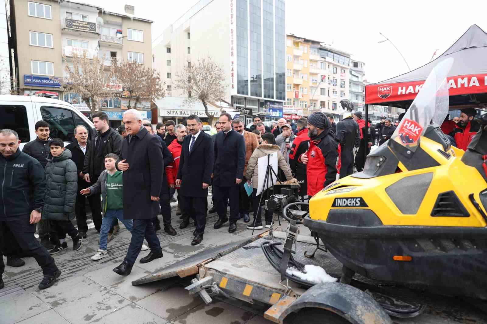 Depremde hayatını kaybedenler Muş’ta dualarla anıldı
