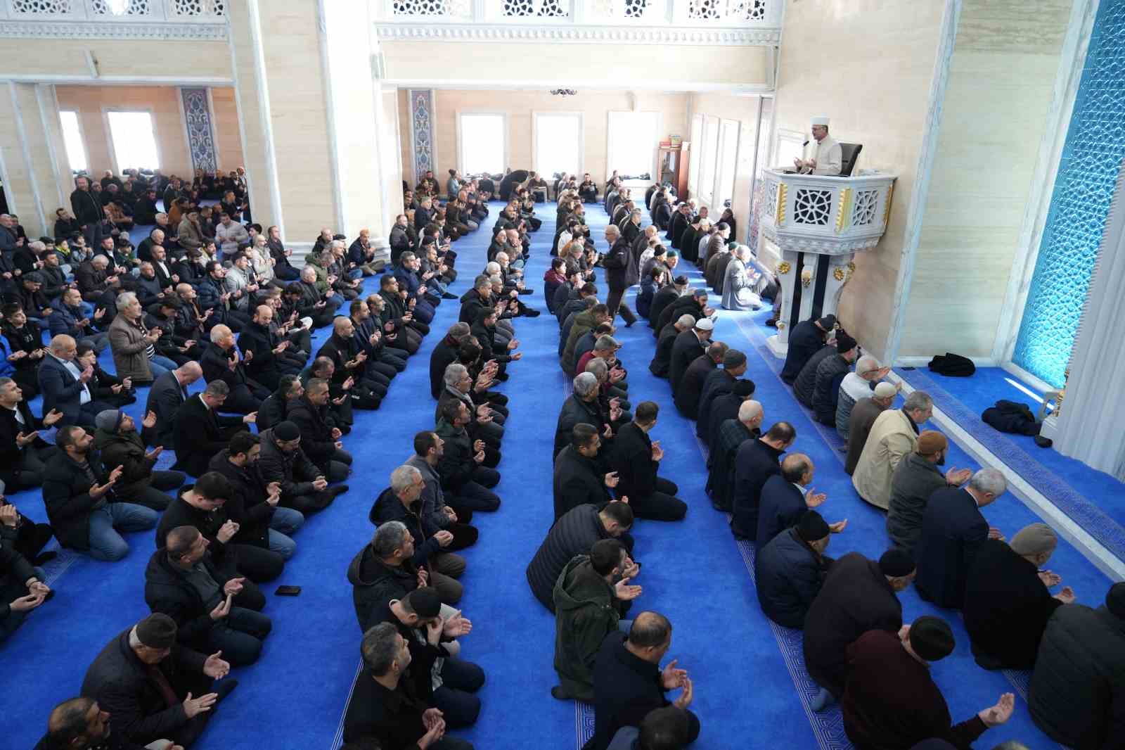 Depremde hayatını kaybedenler Muş’ta dualarla anıldı
