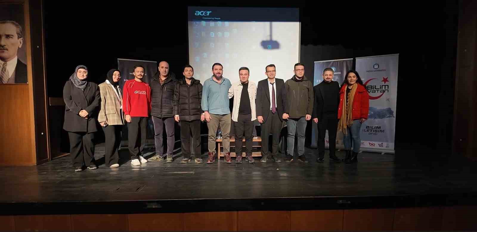 Depremde medyanın sorumluluğu Bilim Kafe’de konuşuldu
