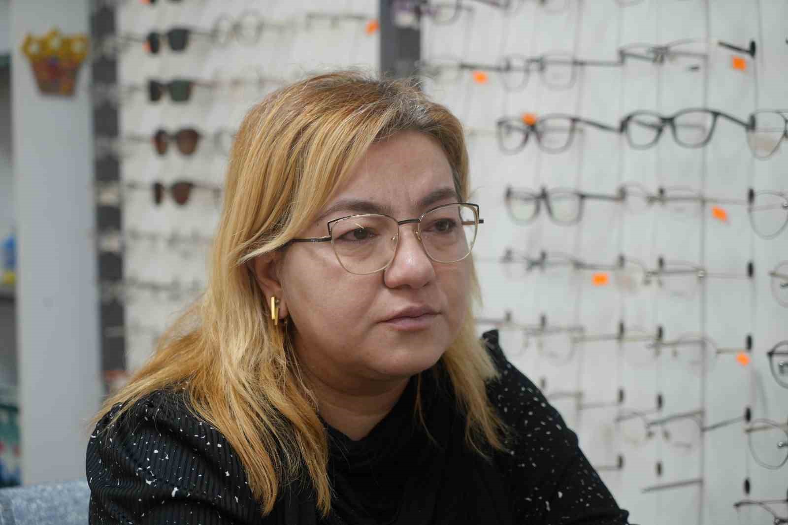 Depremde ölen eşinin mesleğini sürdürerek hayata tutundu
Depremde ölen eşinin mesleğini sürdürerek hayata tutundu