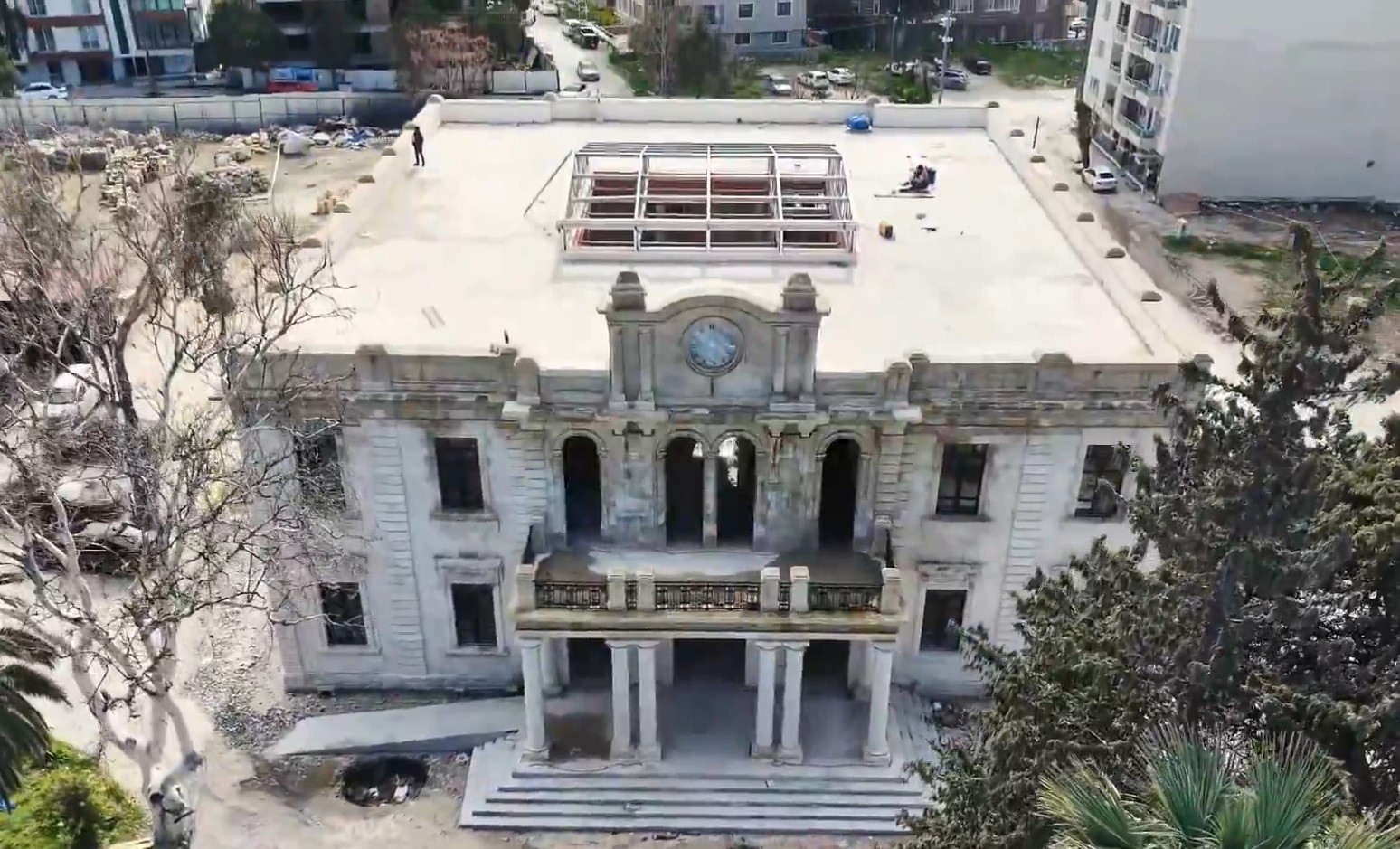 Depremde zarar gören tarihi valilik binası aslına uygun şekilde inşa ediliyor
