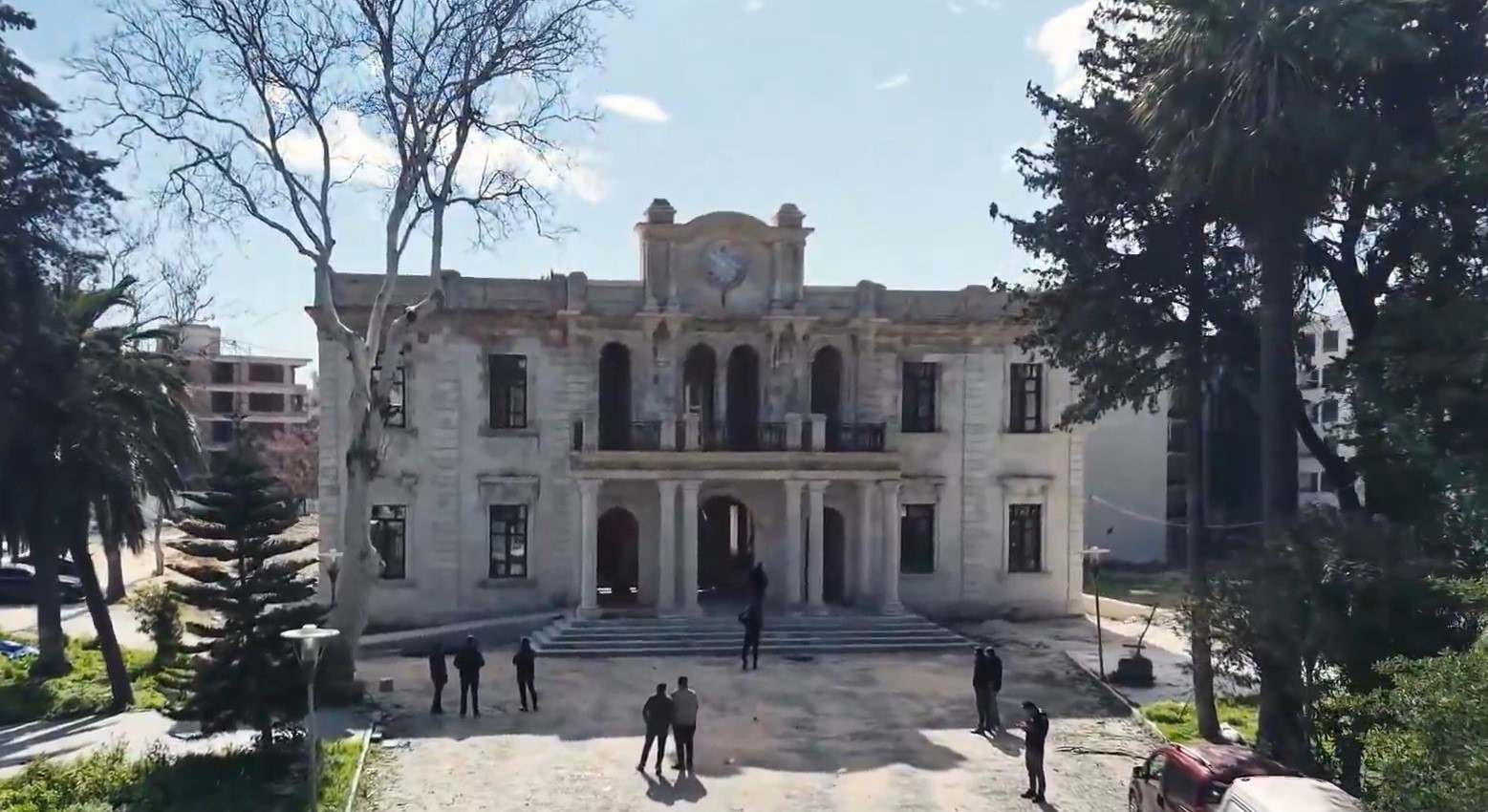 Depremde zarar gören tarihi valilik binası aslına uygun şekilde inşa ediliyor
