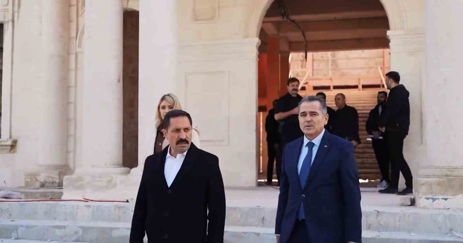 Depremde zarar gören tarihi valilik binası aslına uygun şekilde inşa ediliyor
