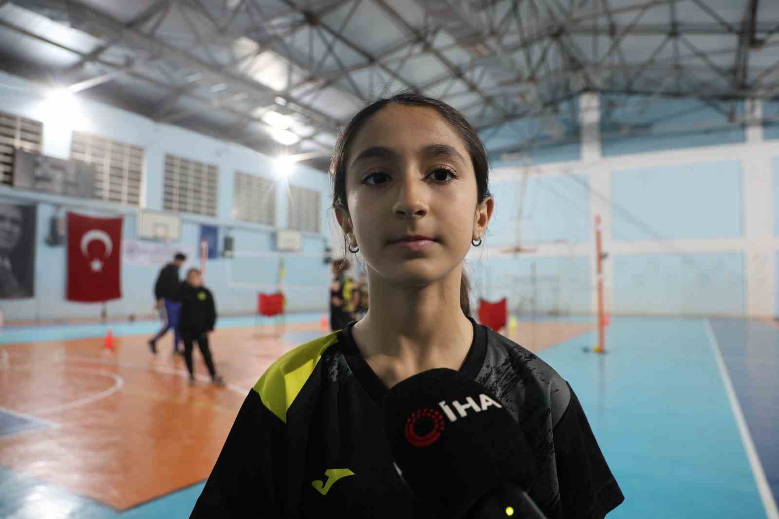 Depremden kurtuldular, sporla hayata tutundular
