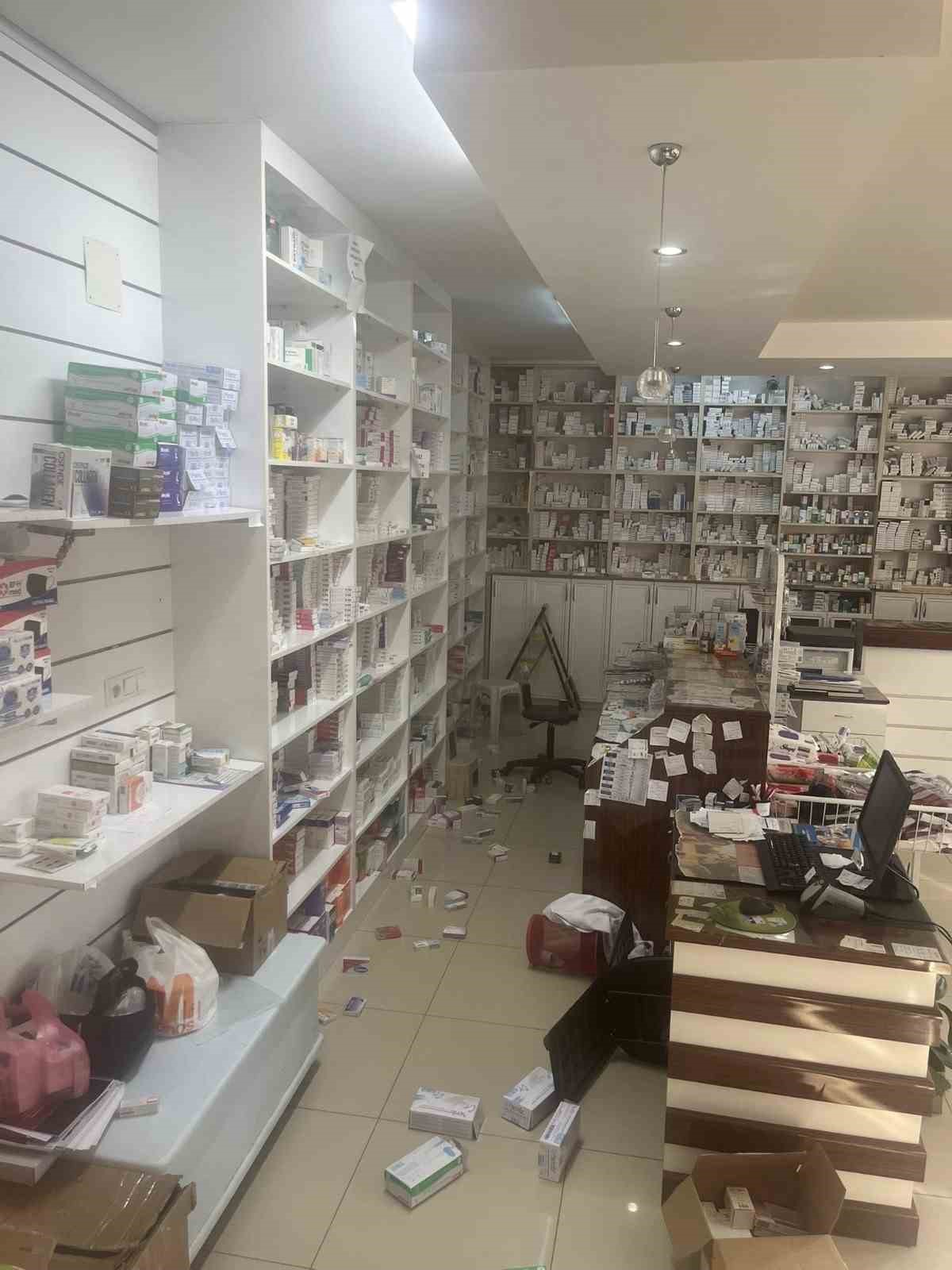 Depreme uyanan kadın dua ederek sarsıntının geçmesini bekledi
