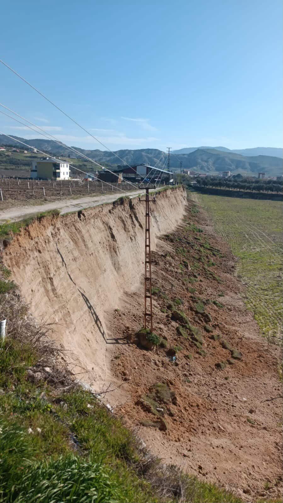 Depreme uyanan kadın dua ederek sarsıntının geçmesini bekledi
