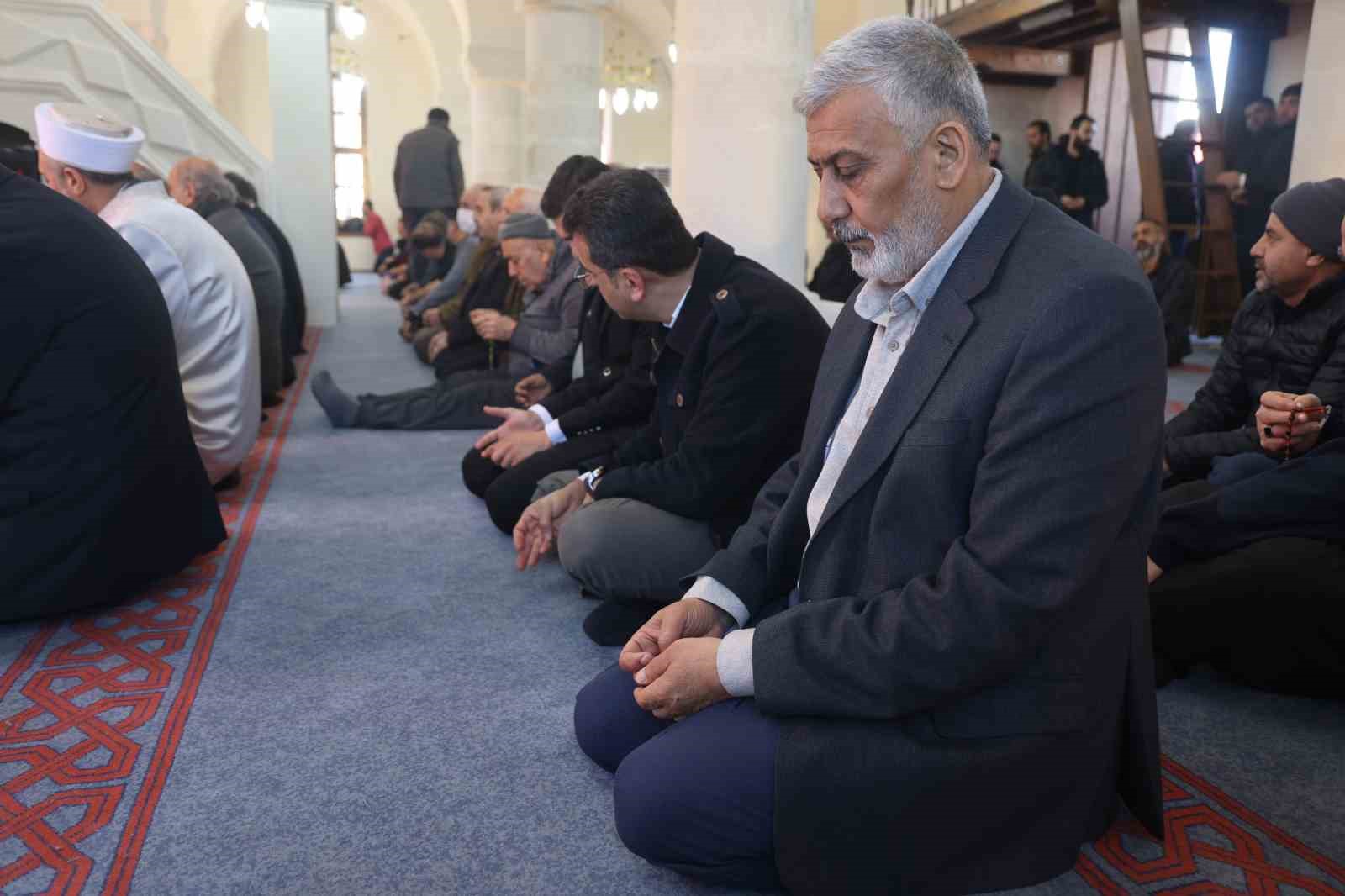 Depremin ardından inşa edilen 120. cami ibadete açıldı
Depremin ardından inşa edilen 120. cami ibadete açıldı