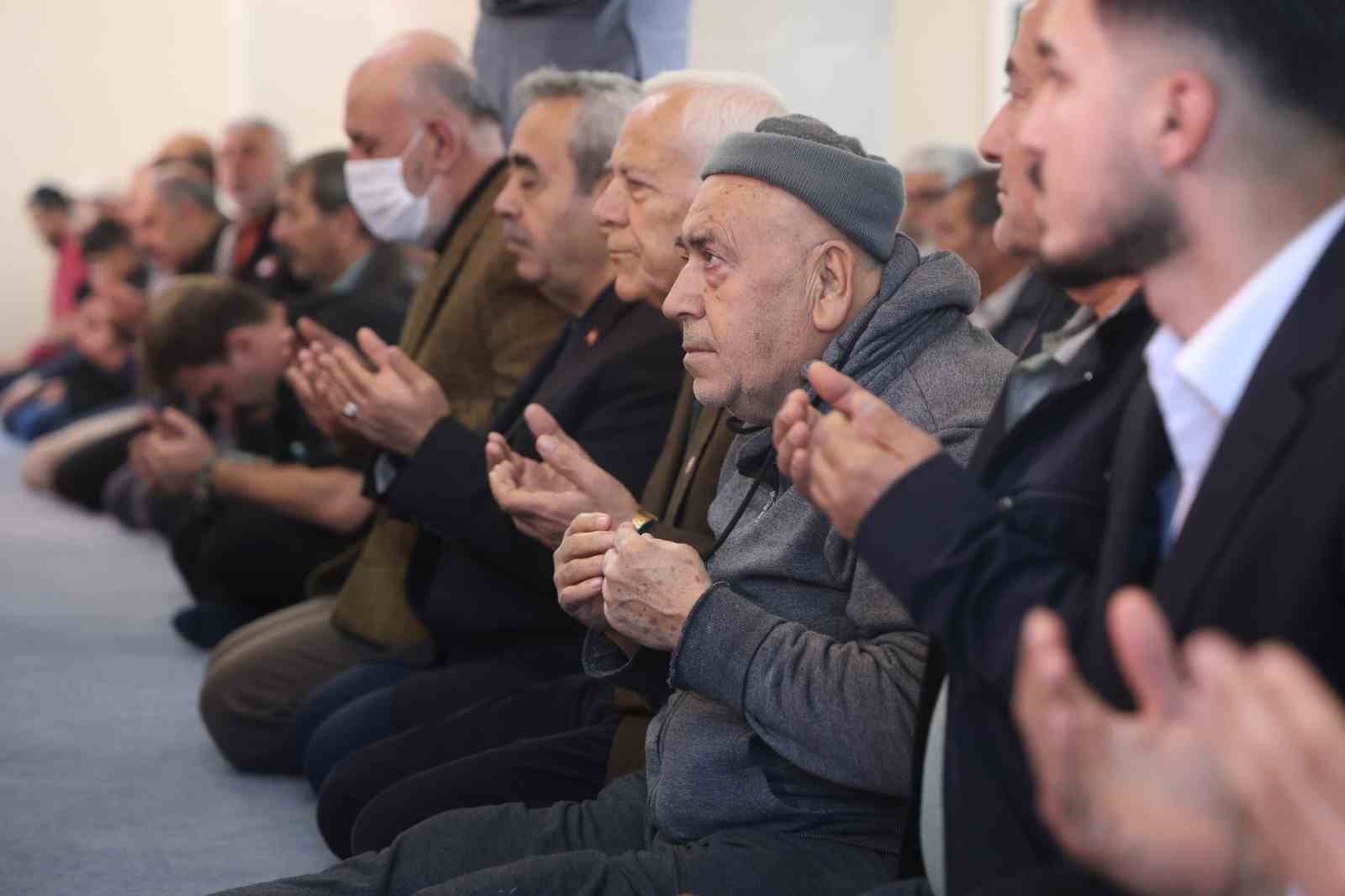 Depremin ardından inşa edilen 120. cami ibadete açıldı
Depremin ardından inşa edilen 120. cami ibadete açıldı