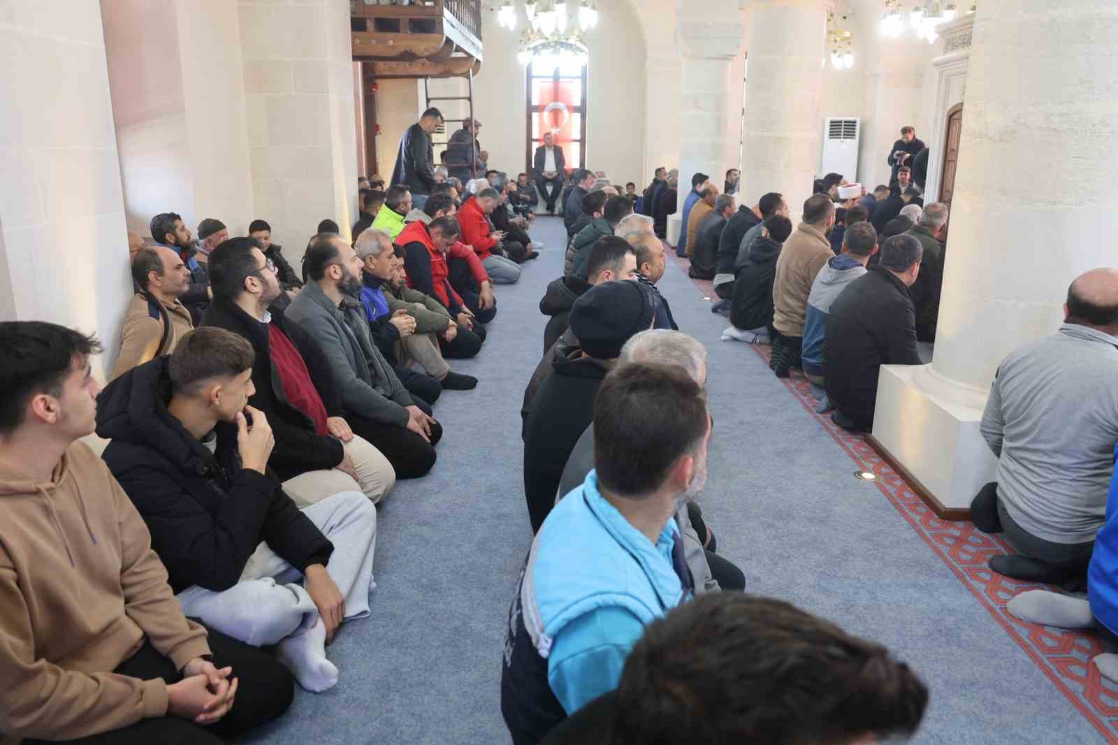 Depremin ardından inşa edilen 120. cami ibadete açıldı
Depremin ardından inşa edilen 120. cami ibadete açıldı