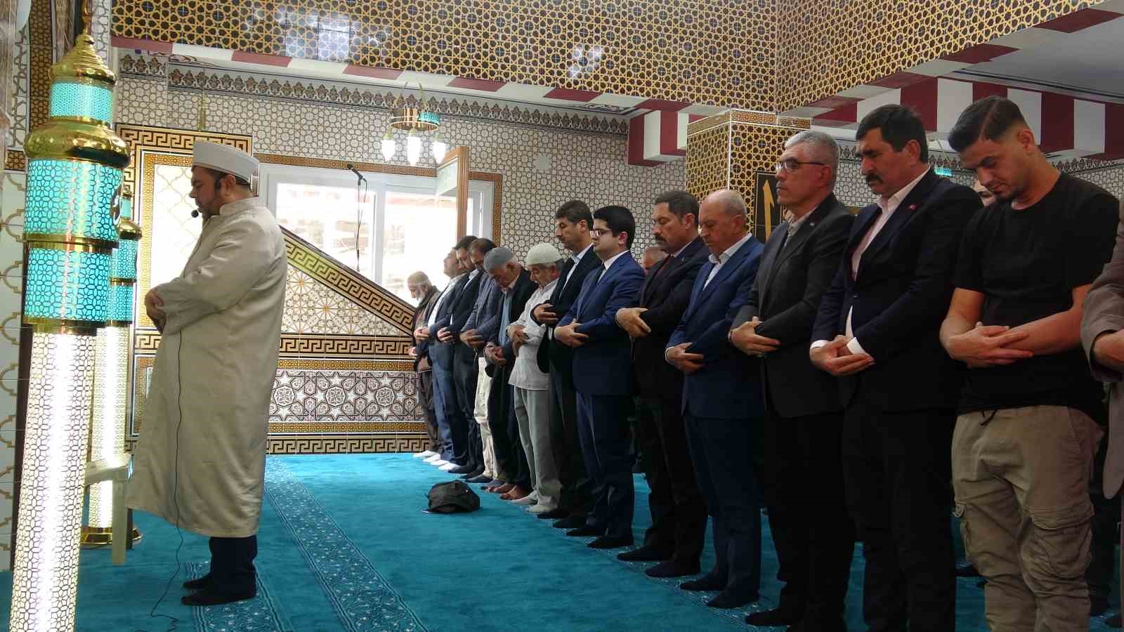 Depremin ardından inşa edilen 126’ncı cami ibadete açıldı
