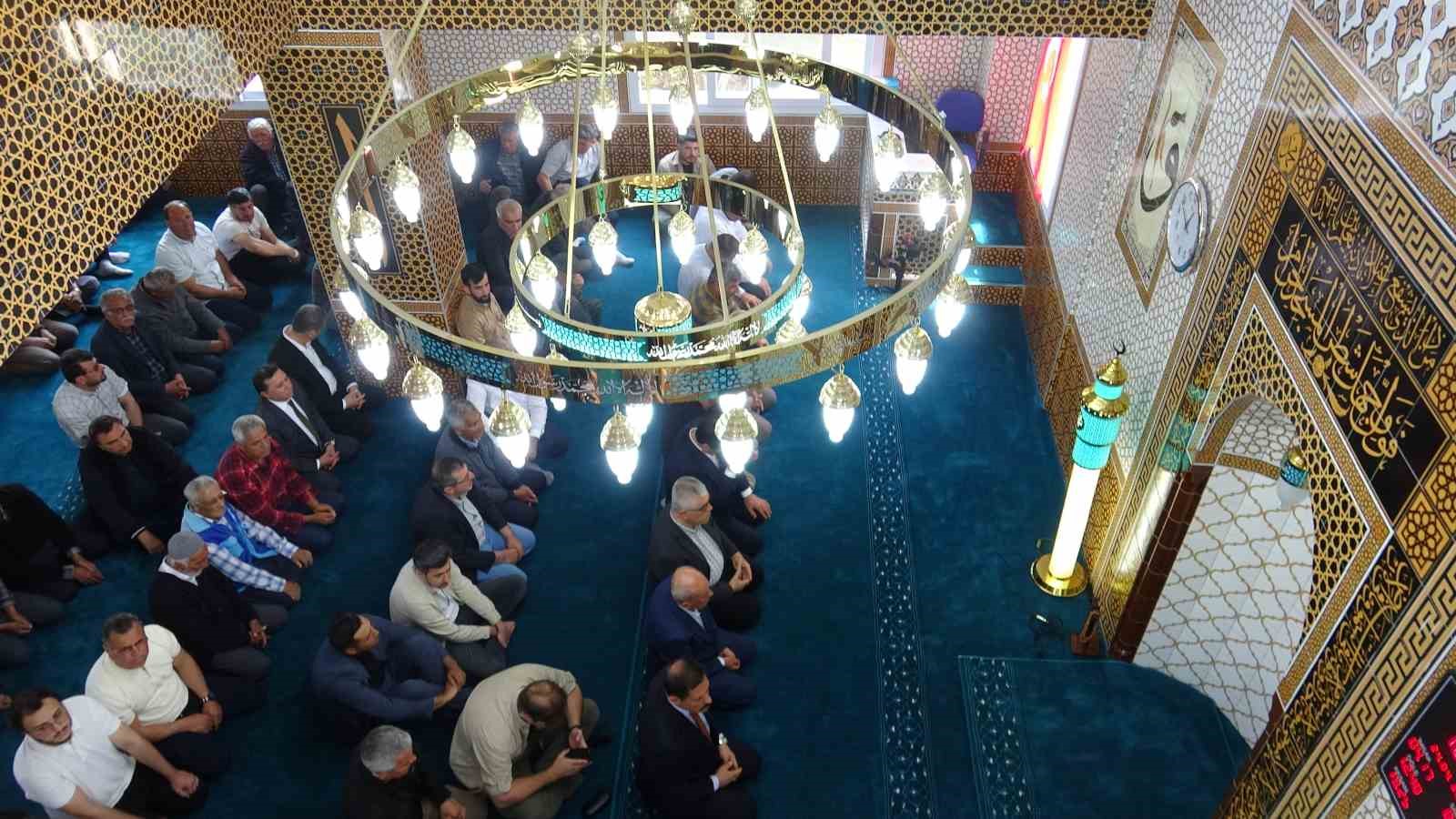 Depremin ardından inşa edilen 126’ncı cami ibadete açıldı

