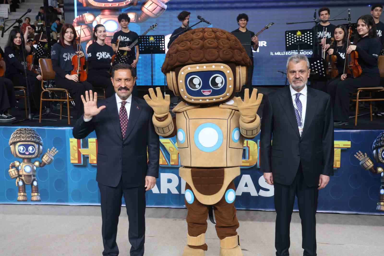 Depremin izlerinin silindiği Hatay’da 4 bin 67 öğretmen ve öğrenci robot yarışmasında yarışacak
