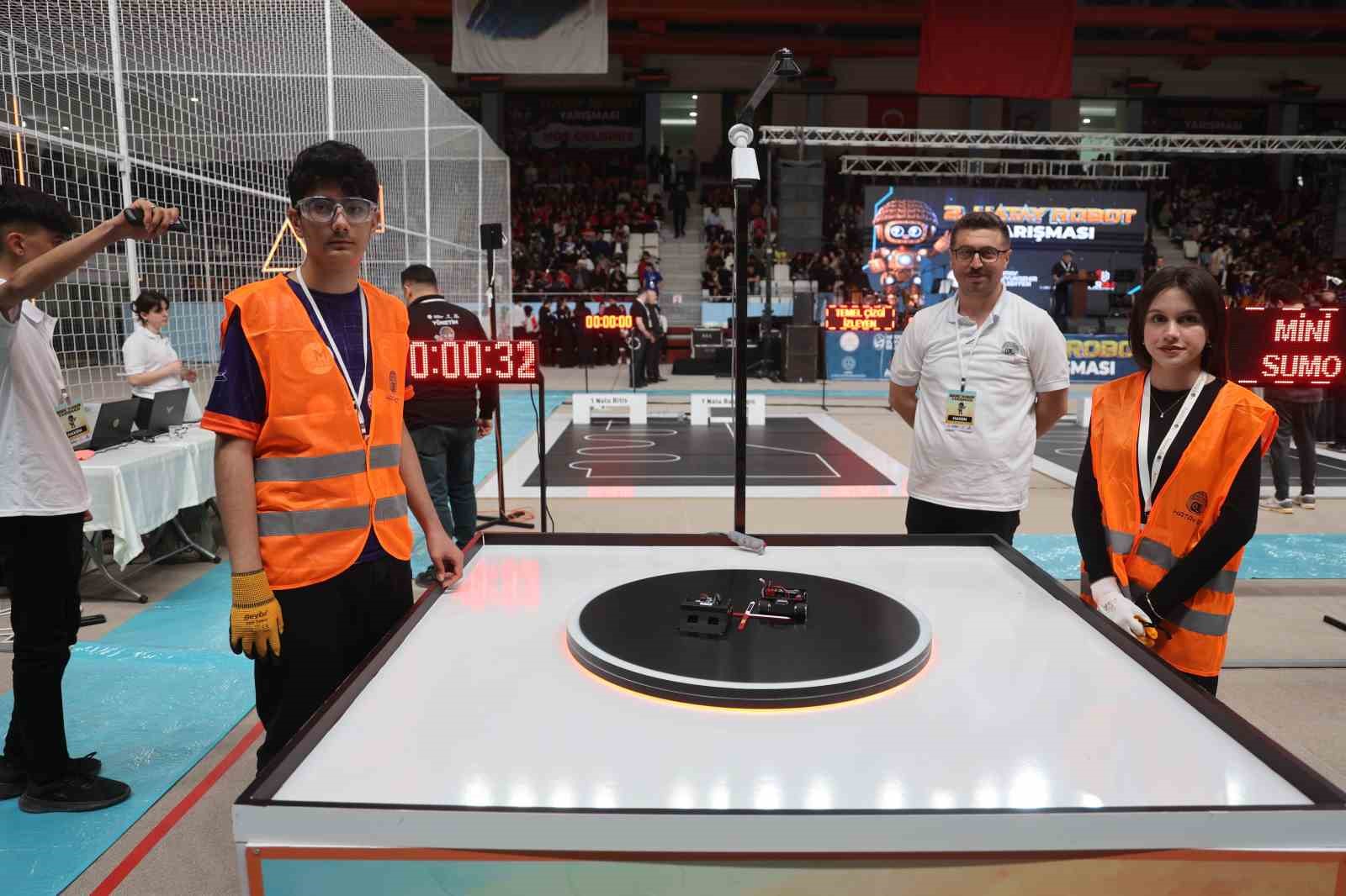 Depremin izlerinin silindiği Hatay’da 4 bin 67 öğretmen ve öğrenci robot yarışmasında yarışacak
