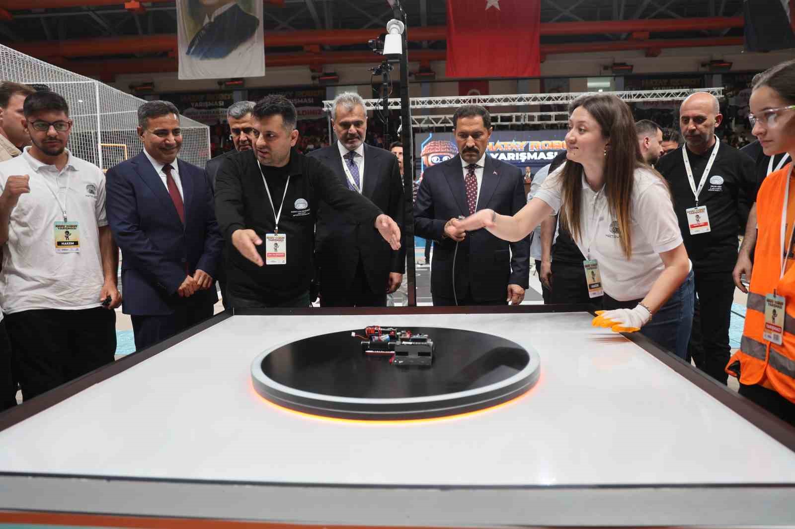 Depremin izlerinin silindiği Hatay’da 4 bin 67 öğretmen ve öğrenci robot yarışmasında yarışacak
