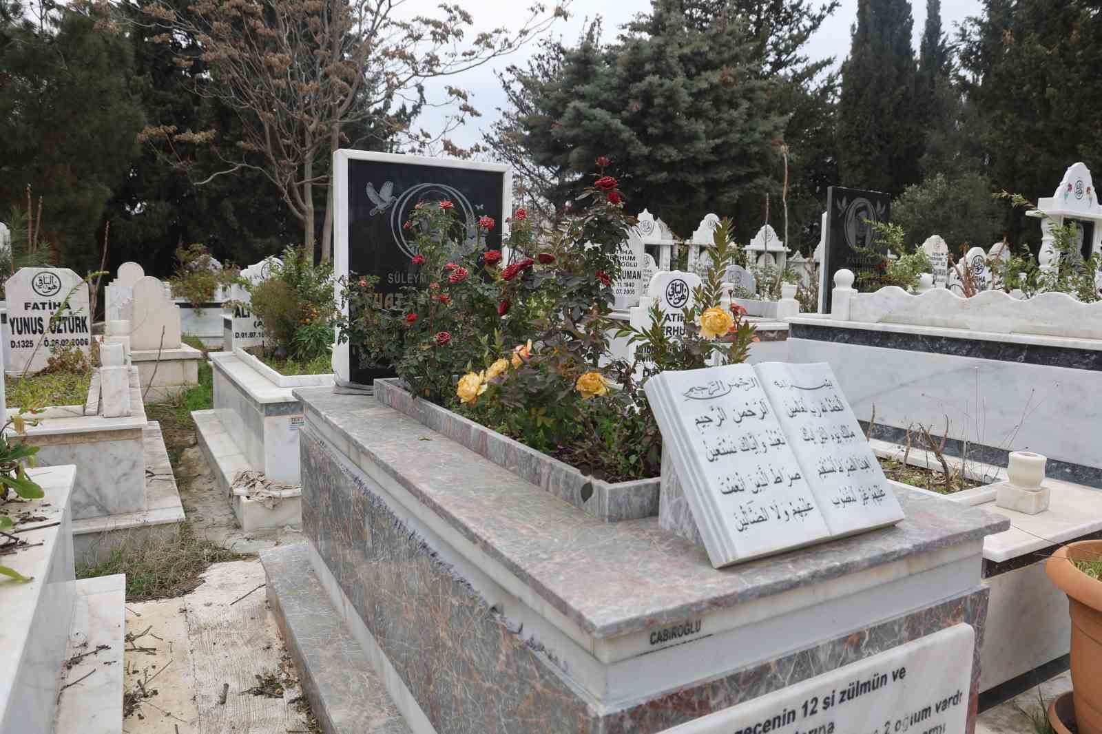 Depremle birlikte öksüz ve yetim kalan siyam ikizi kardeşleri 9 yaşında ölüm ayırdı
