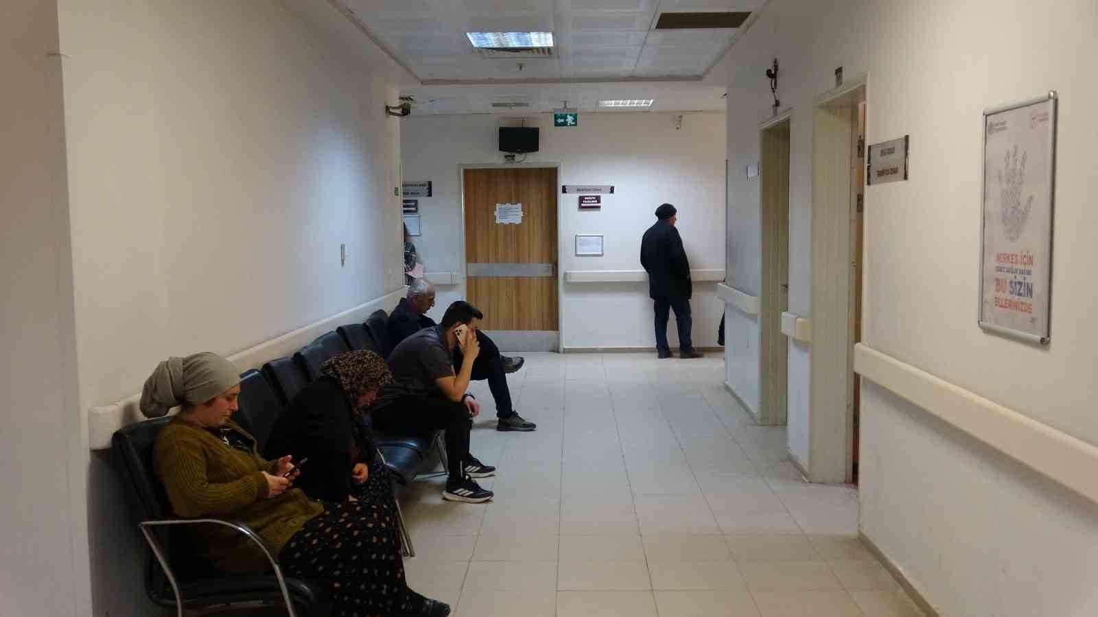 Depremlerde ayakta kalan hastane sağlık üssüne dönüştü
