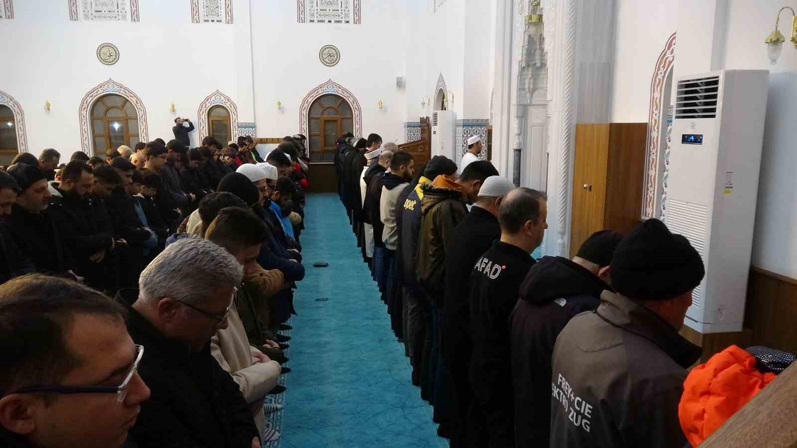 Depremlerin 3’üncü yılında Kilis’te hayatını kaybedenler için dua edildi
