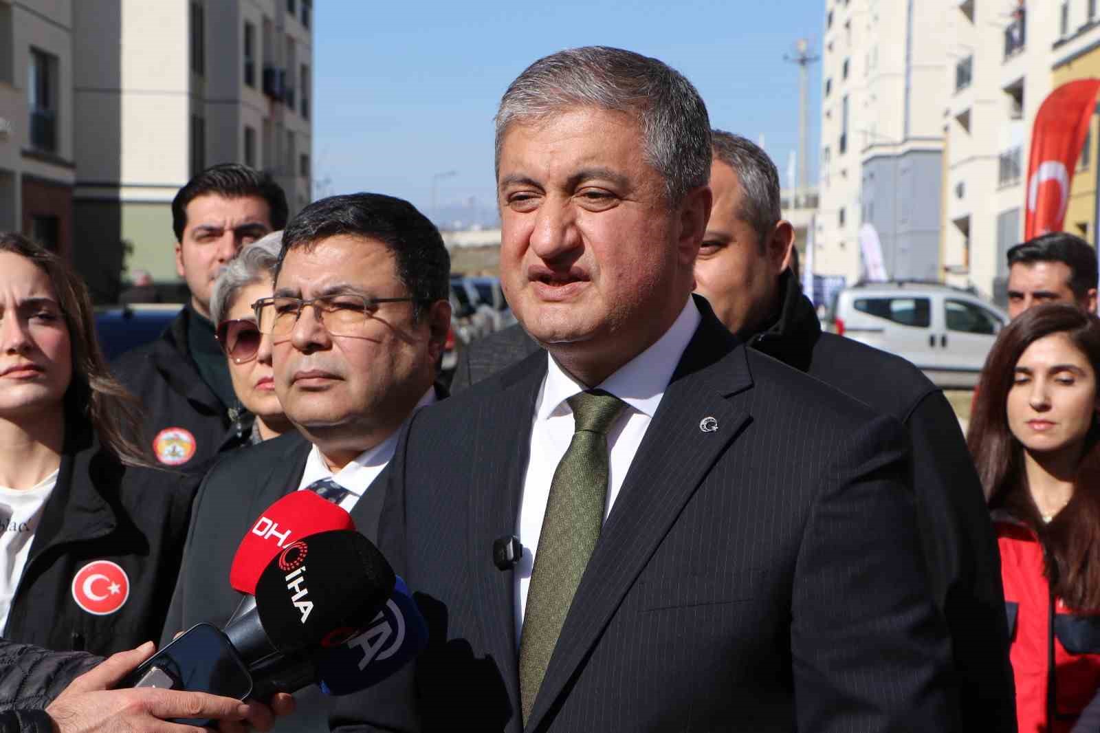 Depremzede aile: "İnsanlar arkamızdaki güçlü iradeye güvensin"
