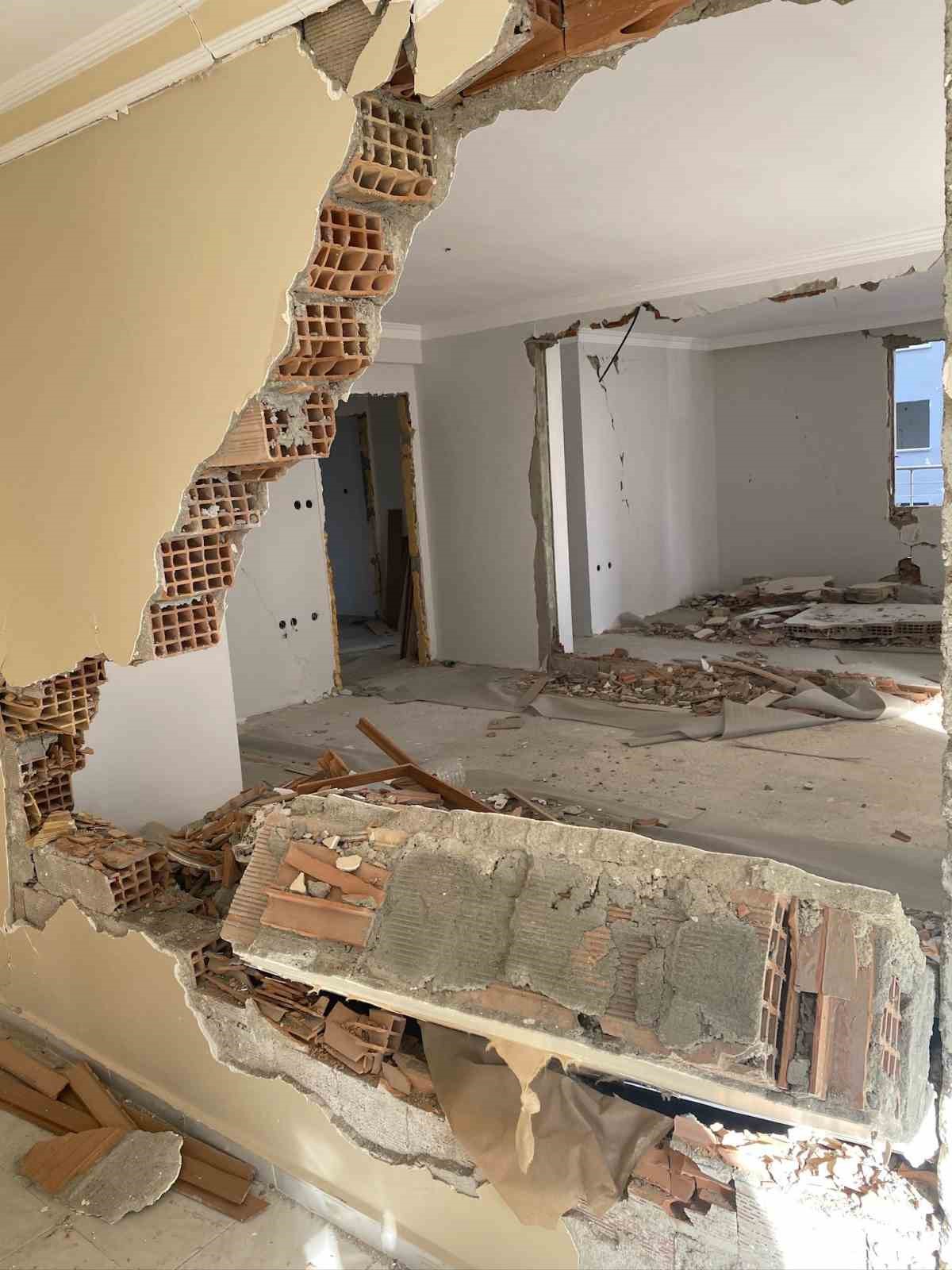 Depremzede aile: "İnsanlar arkamızdaki güçlü iradeye güvensin"
