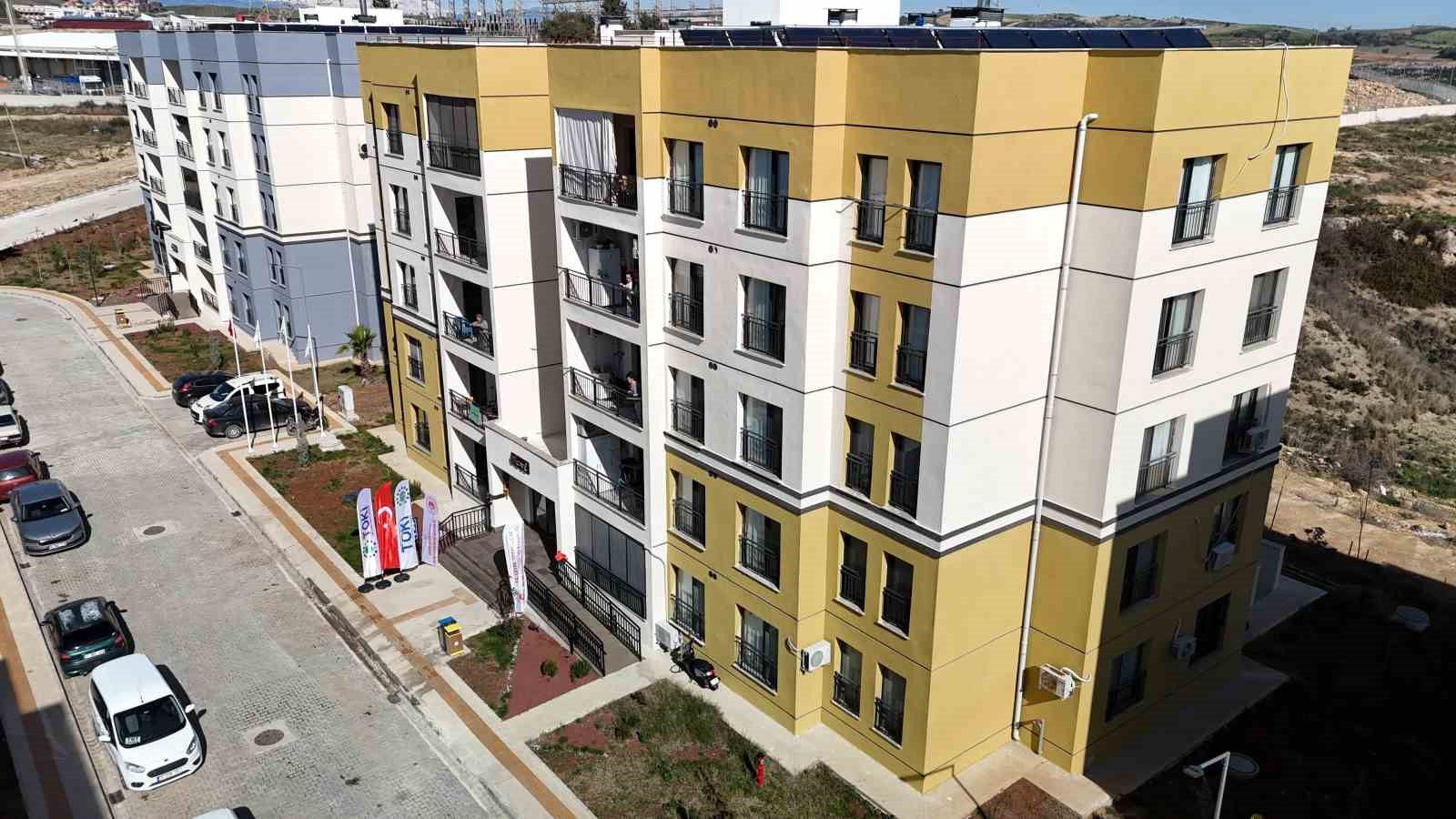 Depremzede aile: "İnsanlar arkamızdaki güçlü iradeye güvensin"
