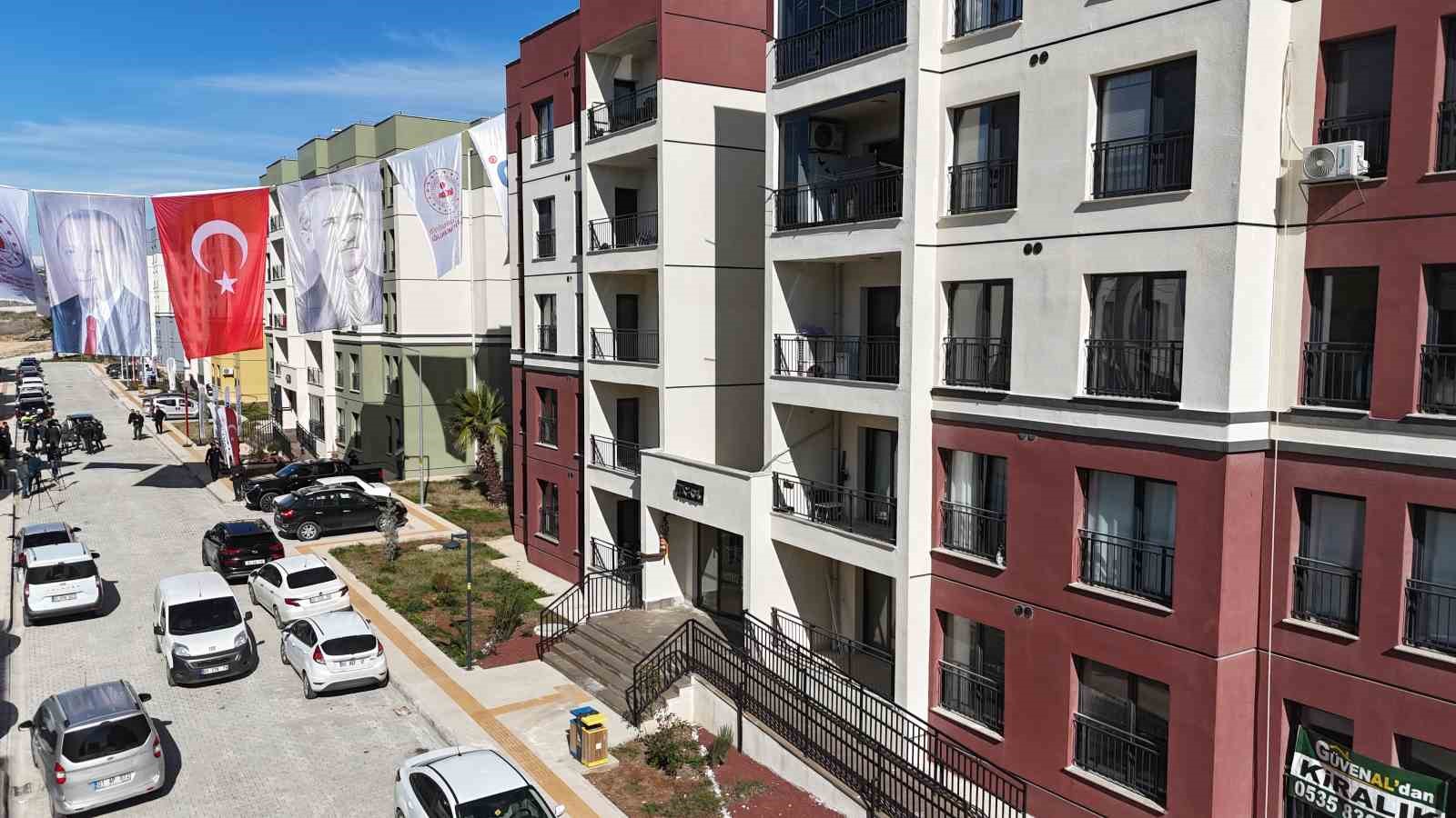 Depremzede aile: "İnsanlar arkamızdaki güçlü iradeye güvensin"
