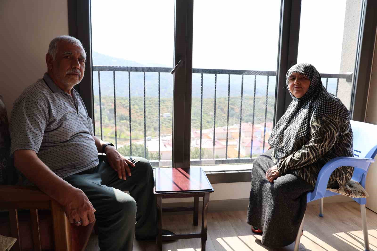 Depremzede çiftin yeni evlerinde ilk bayram heyecanı
