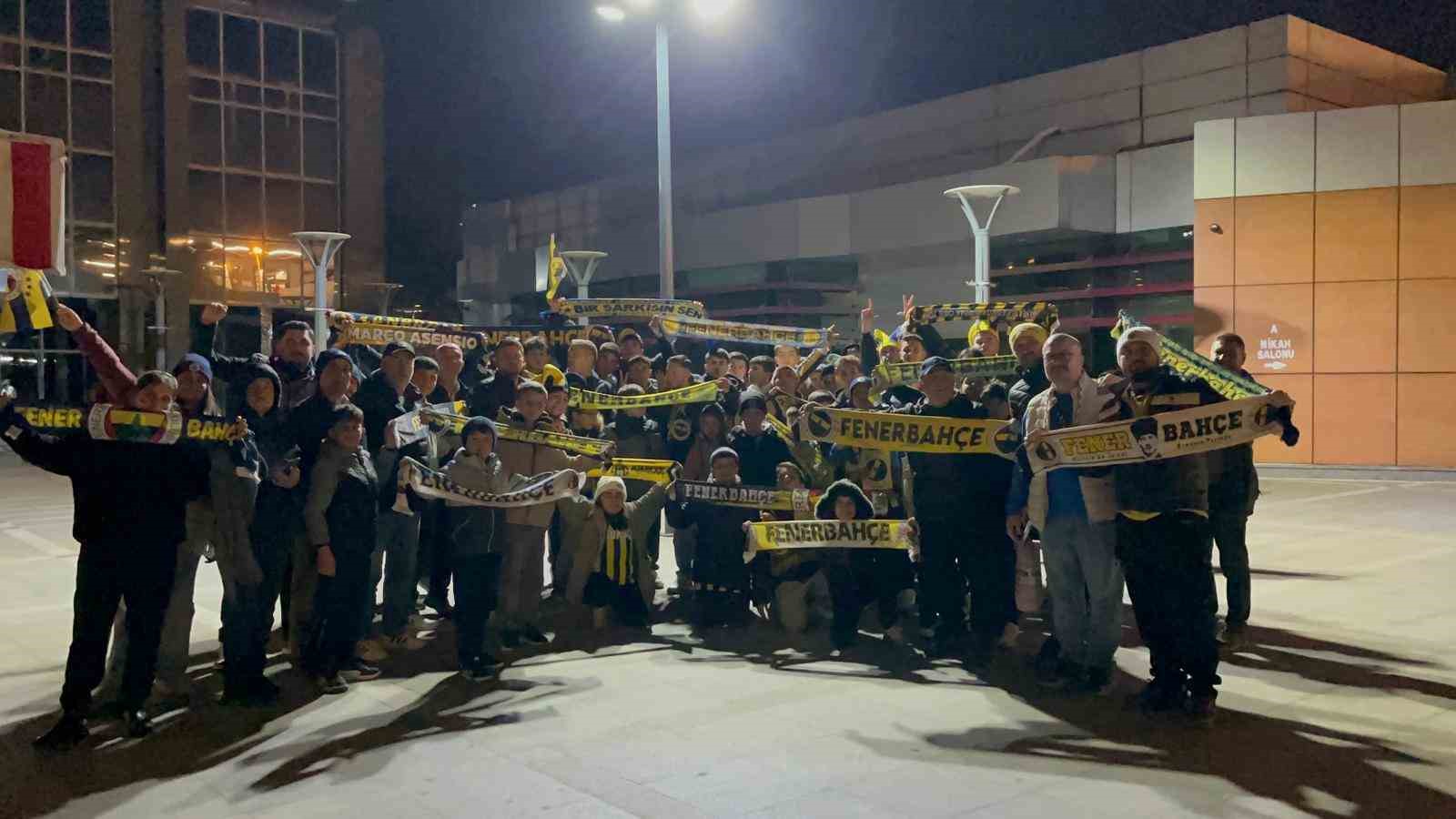 Depremzede gençler süper lig maçlarında moral buldu
