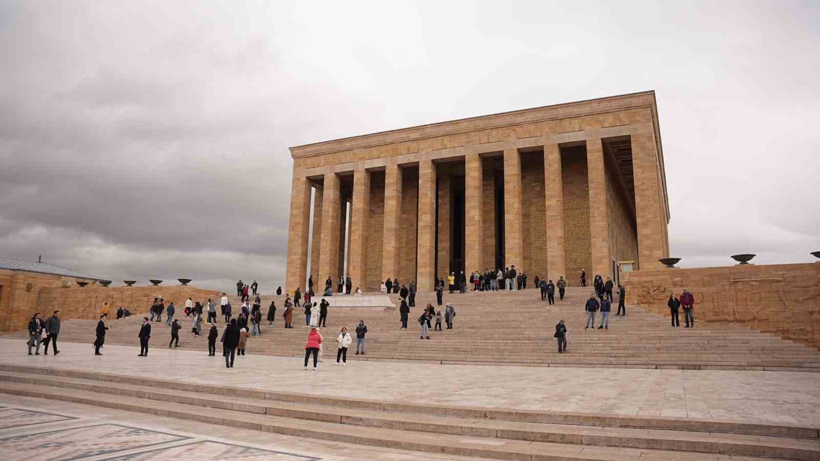 Depremzede gençlerin tarih dolu Ankara yolculuğu
