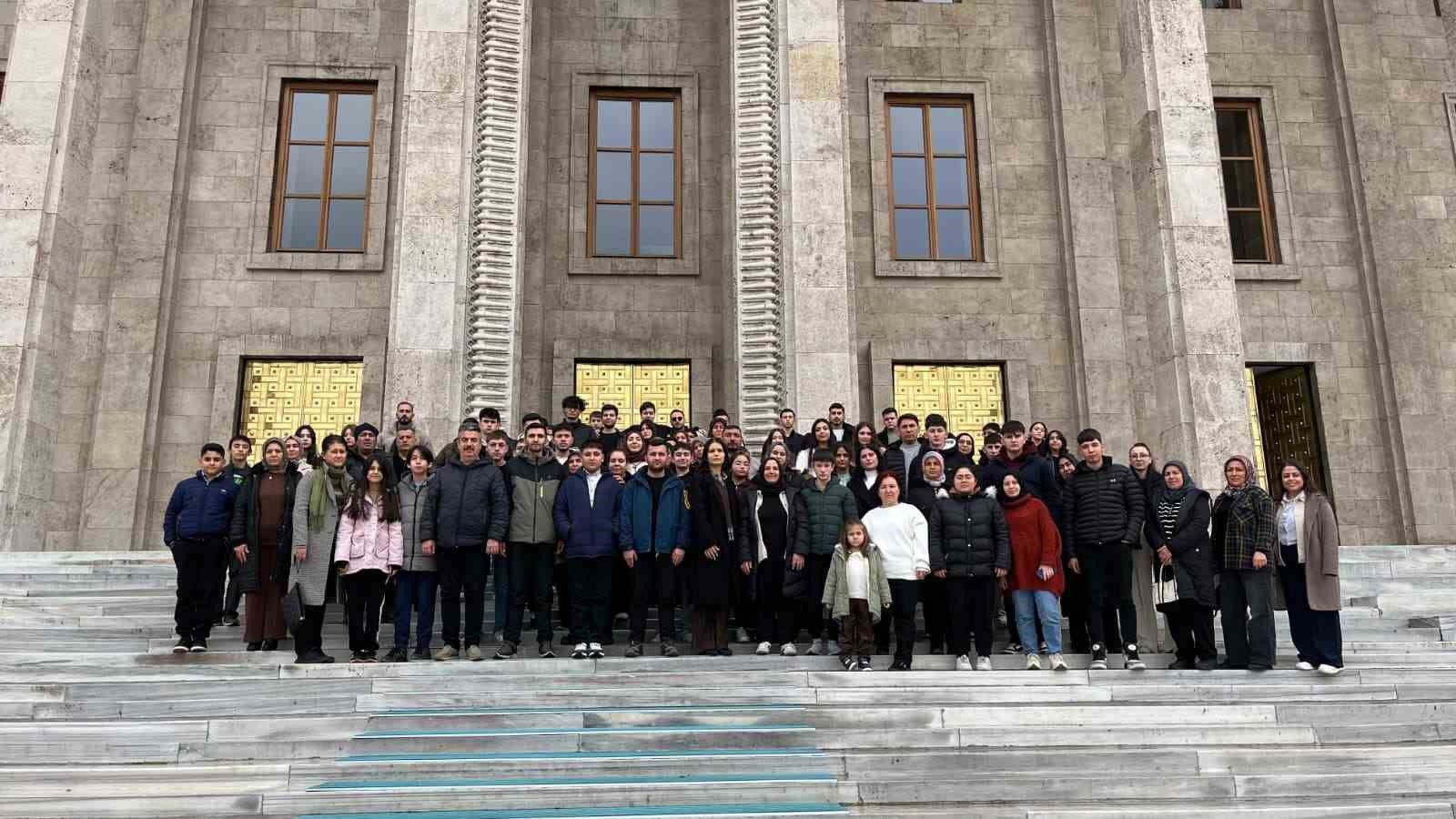 Depremzede gençlerin tarih dolu Ankara yolculuğu
