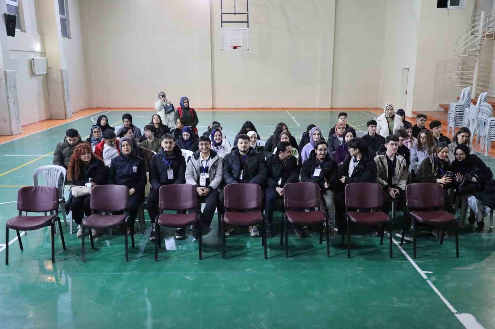 Depremzede öğrencilere burs ve tablet desteği
Depremzede öğrencilere burs ve tablet desteği