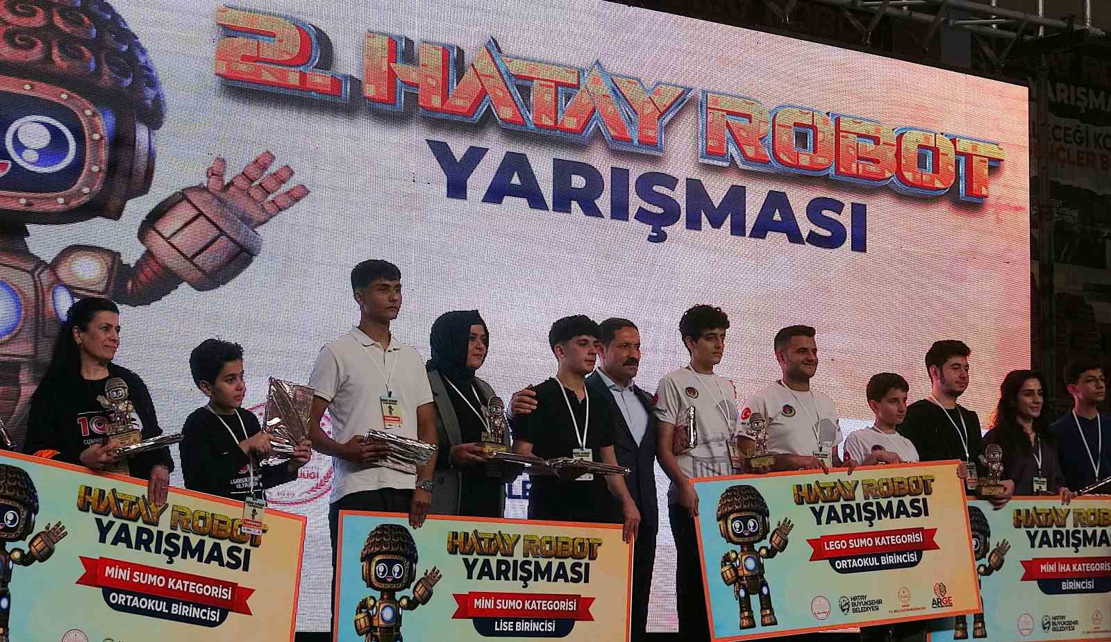 Depremzede öğrencilerin hayallerini gerçeğe dönüştürdükleri "Hatay Bot" robot yarışması sona erdi

