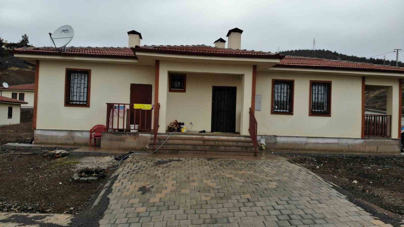 Depremzede vatandaş: "Babamızın yapmadığını devletimiz yaptı"
