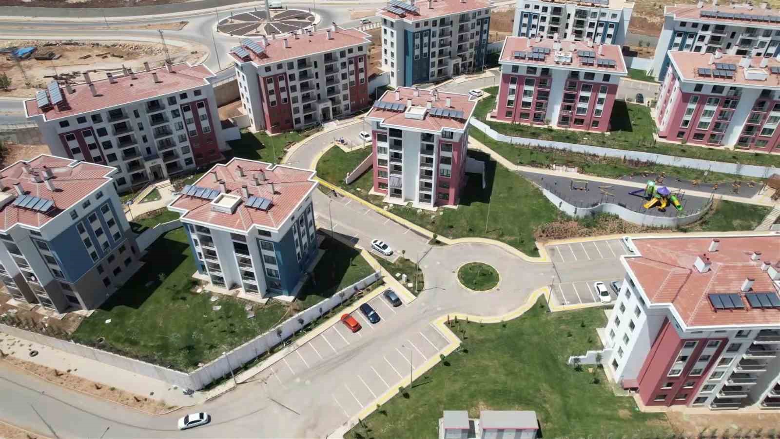 Depremzedeler açıklanan konut fiyatlarını memnuniyetle karşıladı
