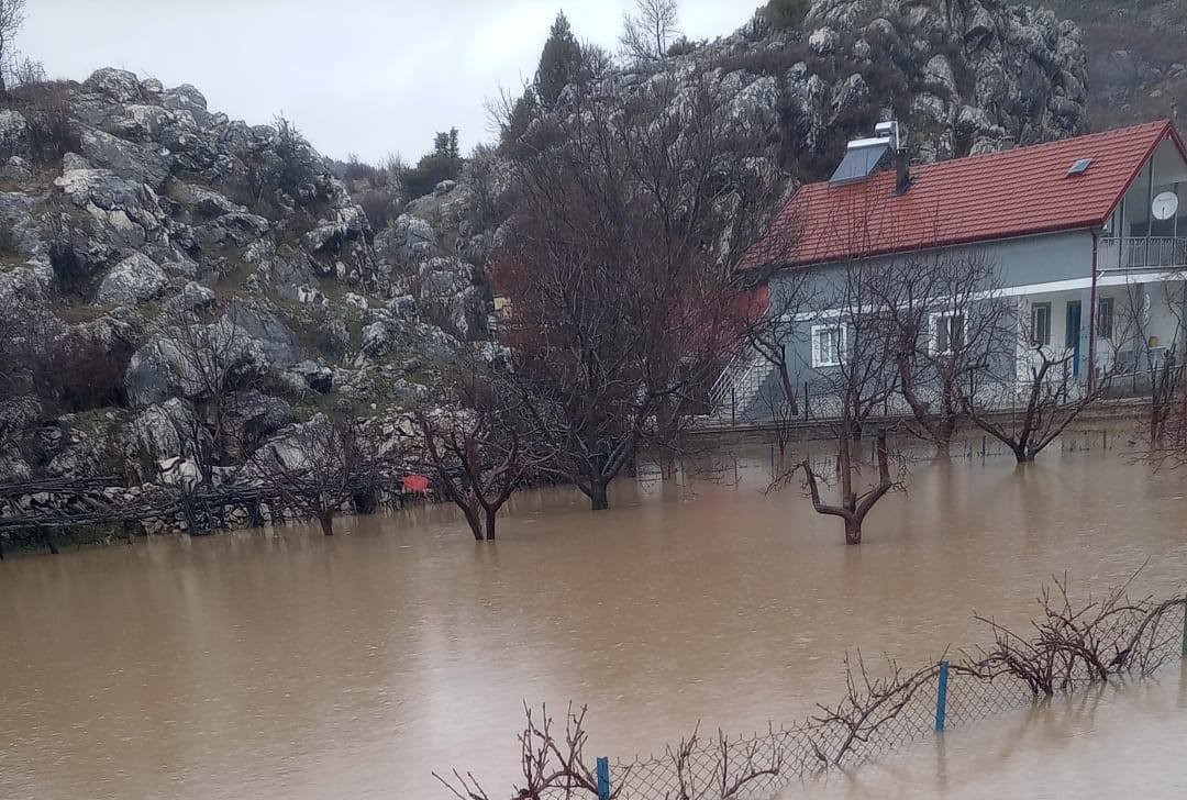 Derebucak’ta araziler sular altında kaldı
