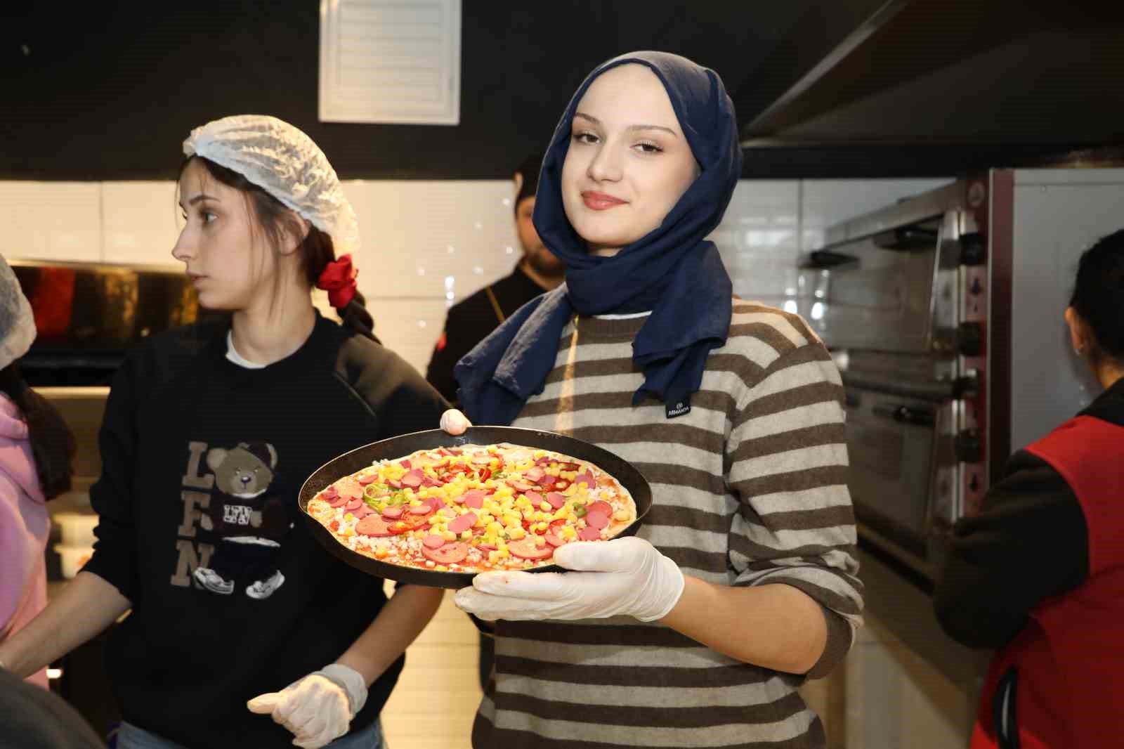 Dereceye giren öğrenciler, en lezzetli ödülü kaptı
