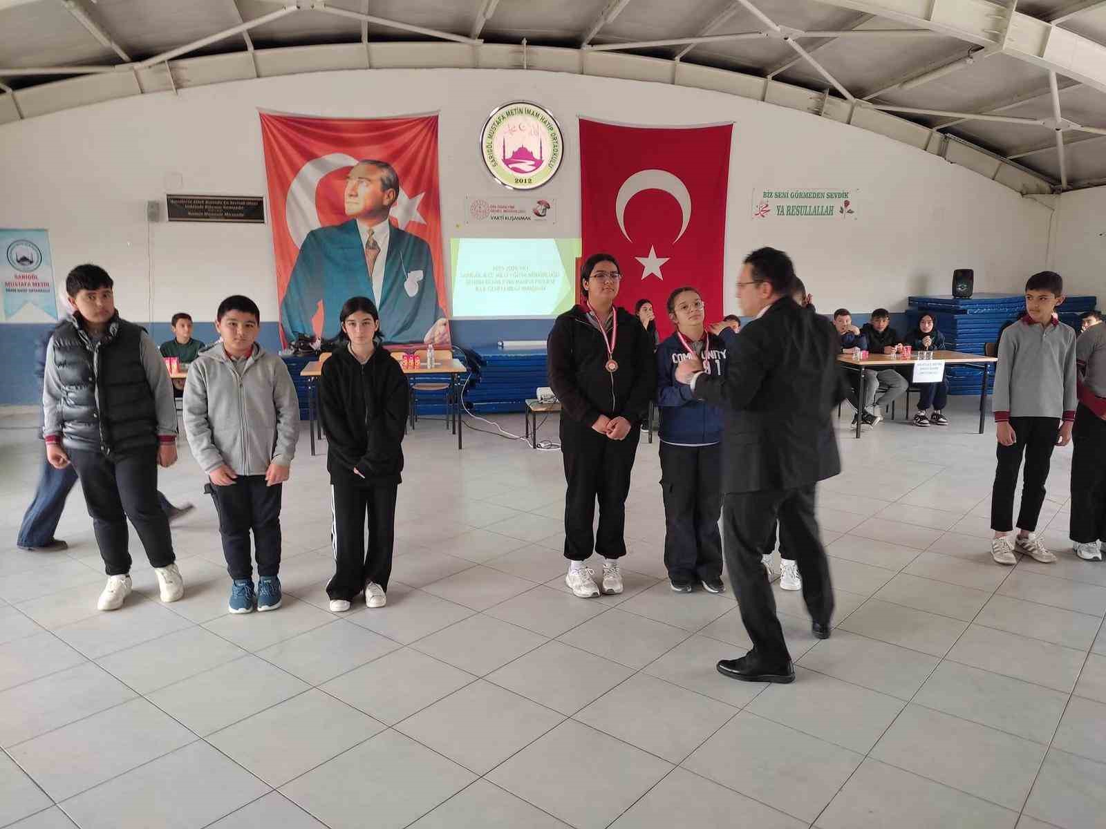 Dereceye giren öğrenciler ödüllerine kavuştu
